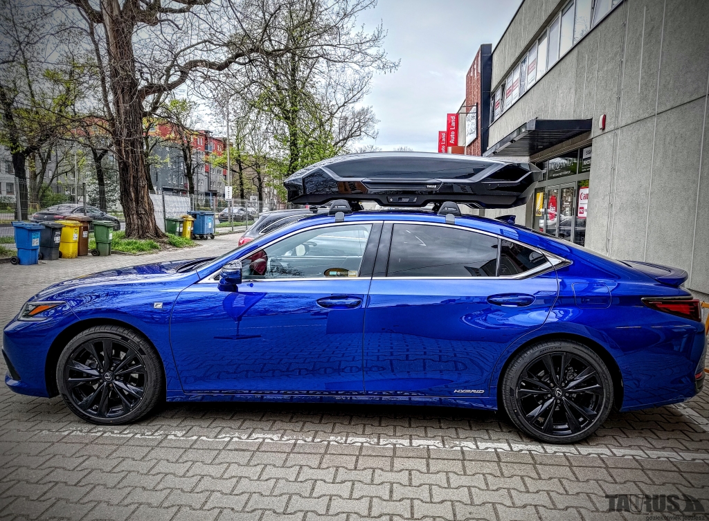 Boxy Lexus ES 2021