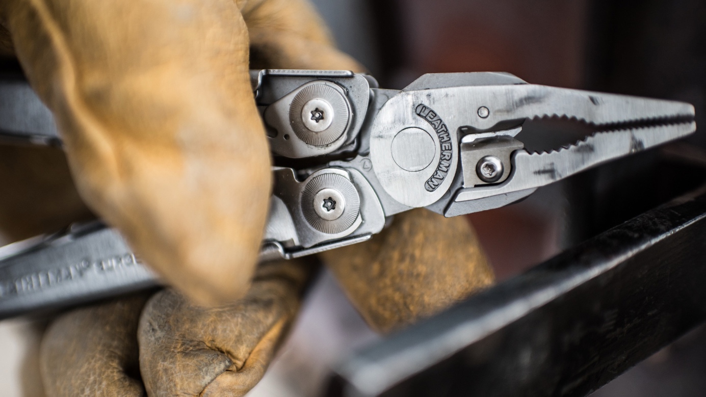 Leatherman SURGE Multitool 21 narzędzi stal nierdzewna