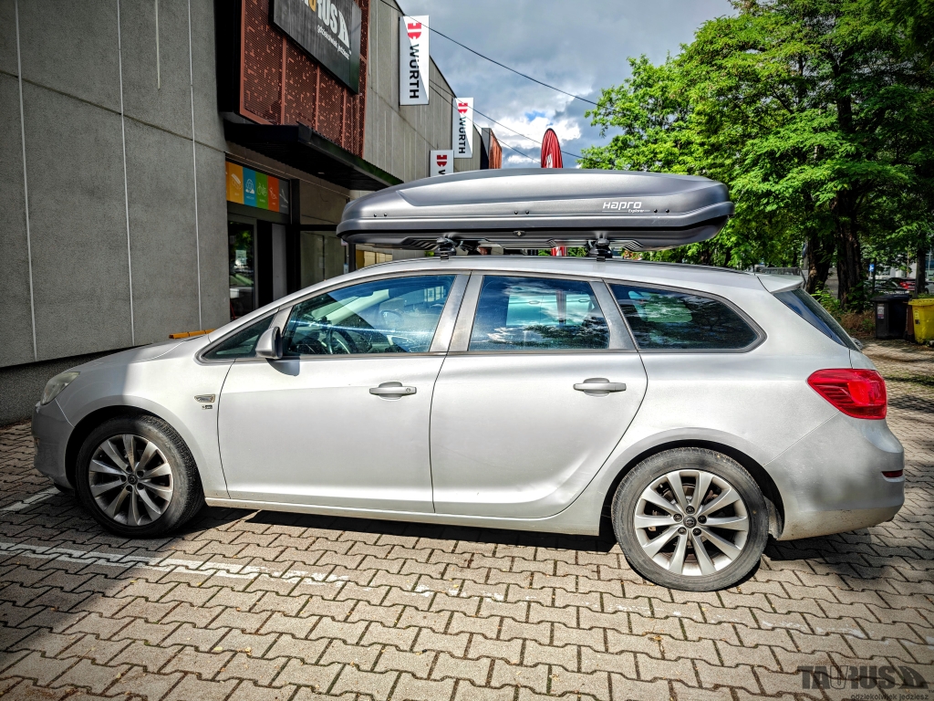 Boxy Opel Astra J Sporttourer 2011