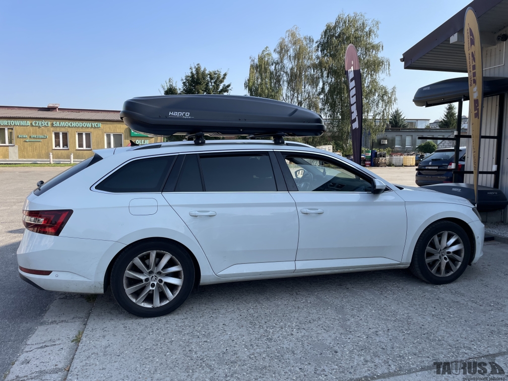 Boxy Skoda Superb III 2022